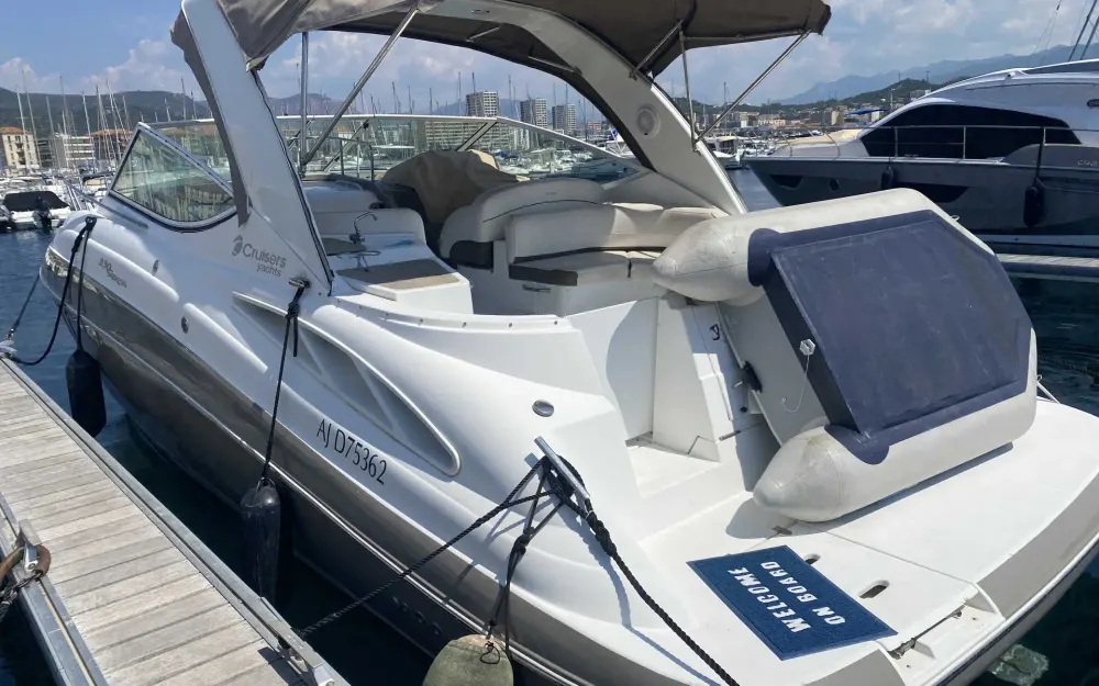 slider 1 Cruisers Yachts  330 Express