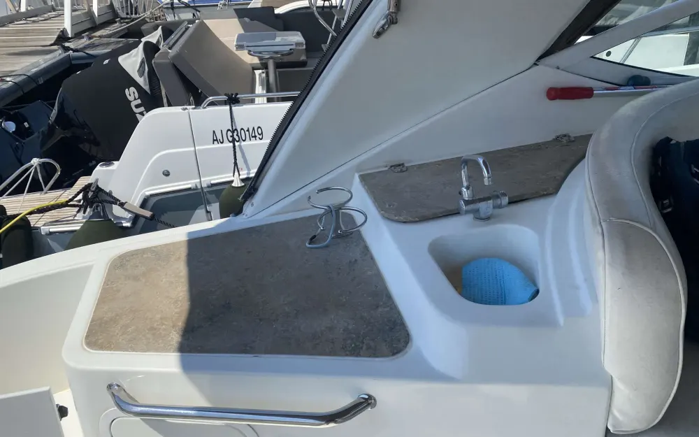 slider 3 Cruisers Yachts  330 Express