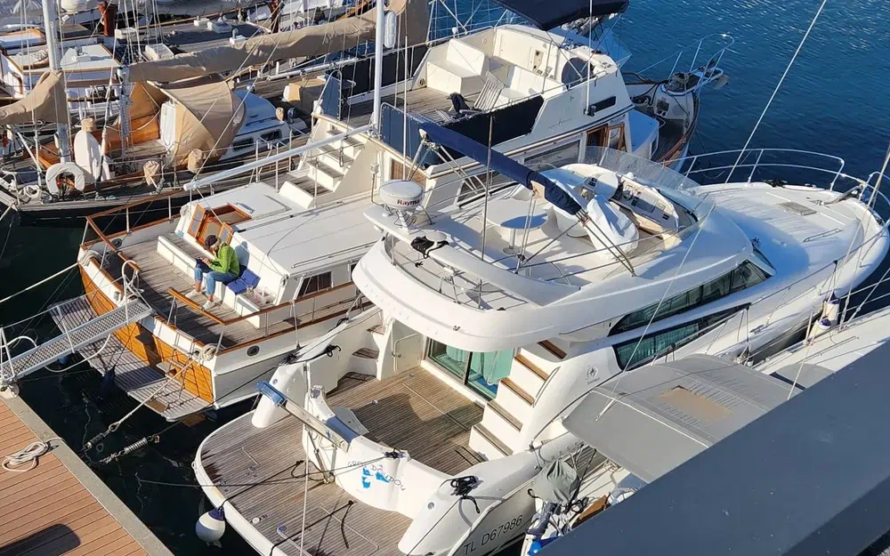 slider 3 Prestige Yachts 42 Fly