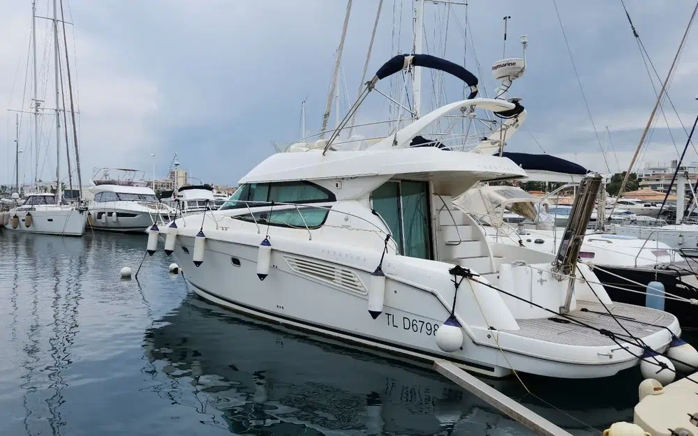 slider 4 Prestige Yachts 42 Fly