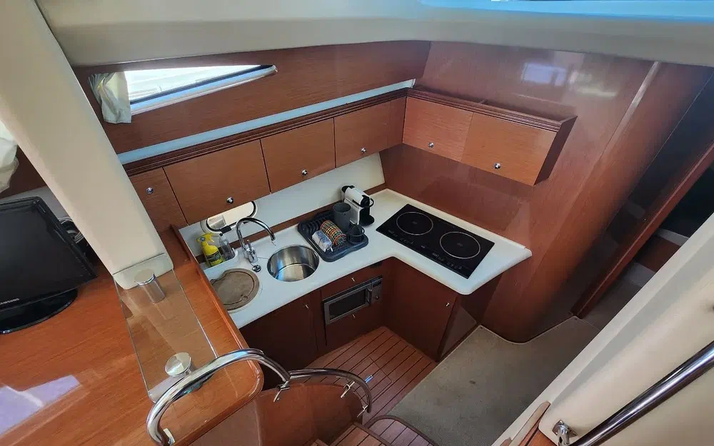 slider 8 Prestige Yachts 42 Fly