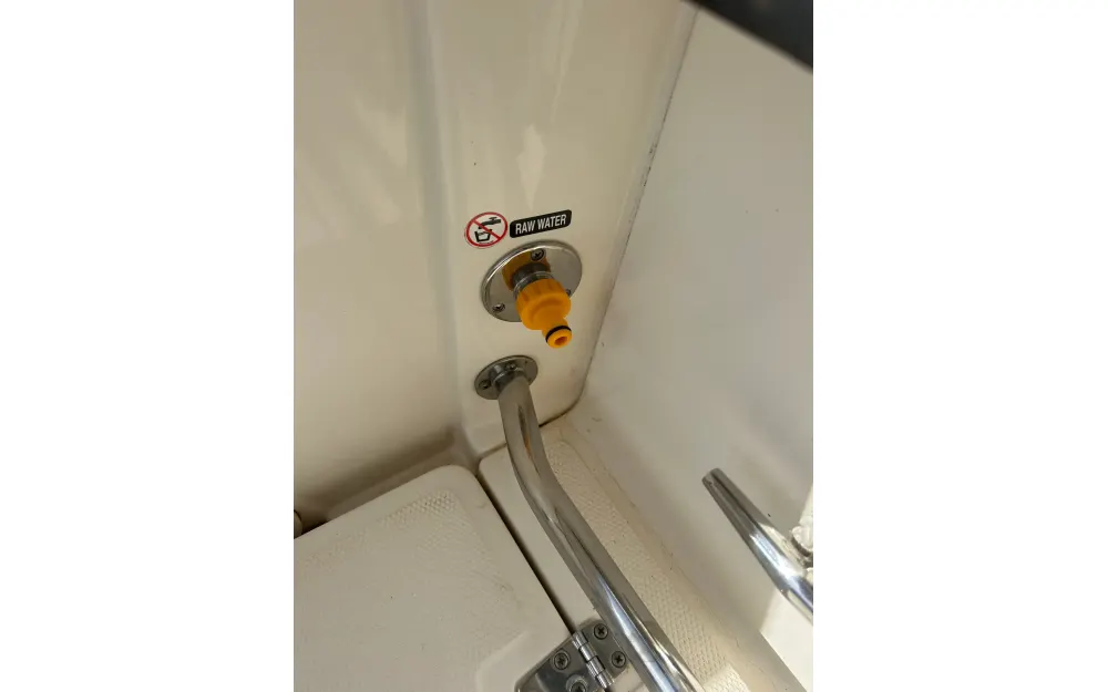slider 13 Boston Whaler  230 Outrage