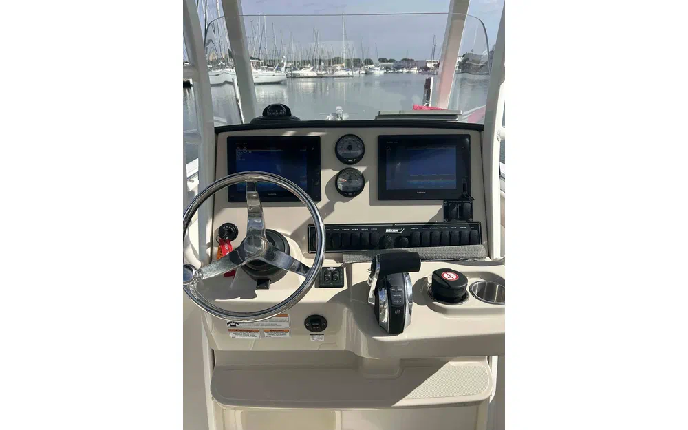 Boston WhalerBoston Whaler 230 Outrage