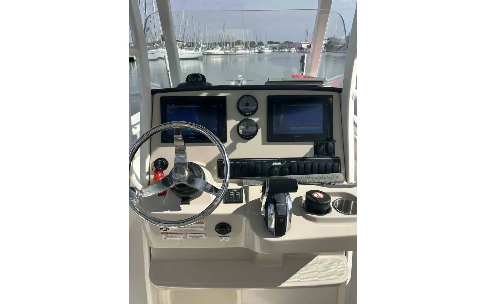 slider 3 Boston Whaler  230 Outrage