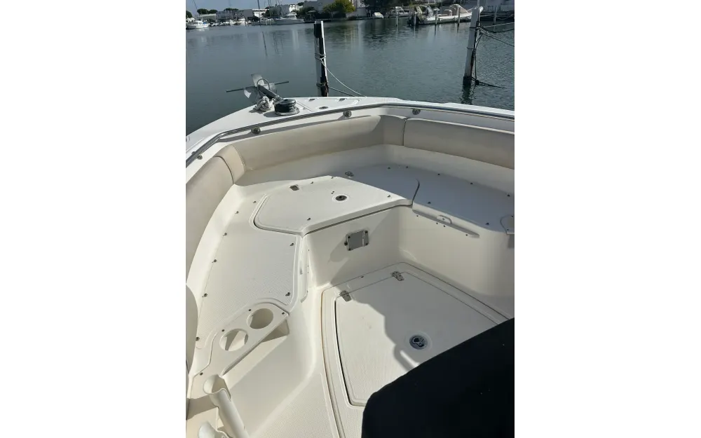 slider 4 Boston Whaler  230 Outrage