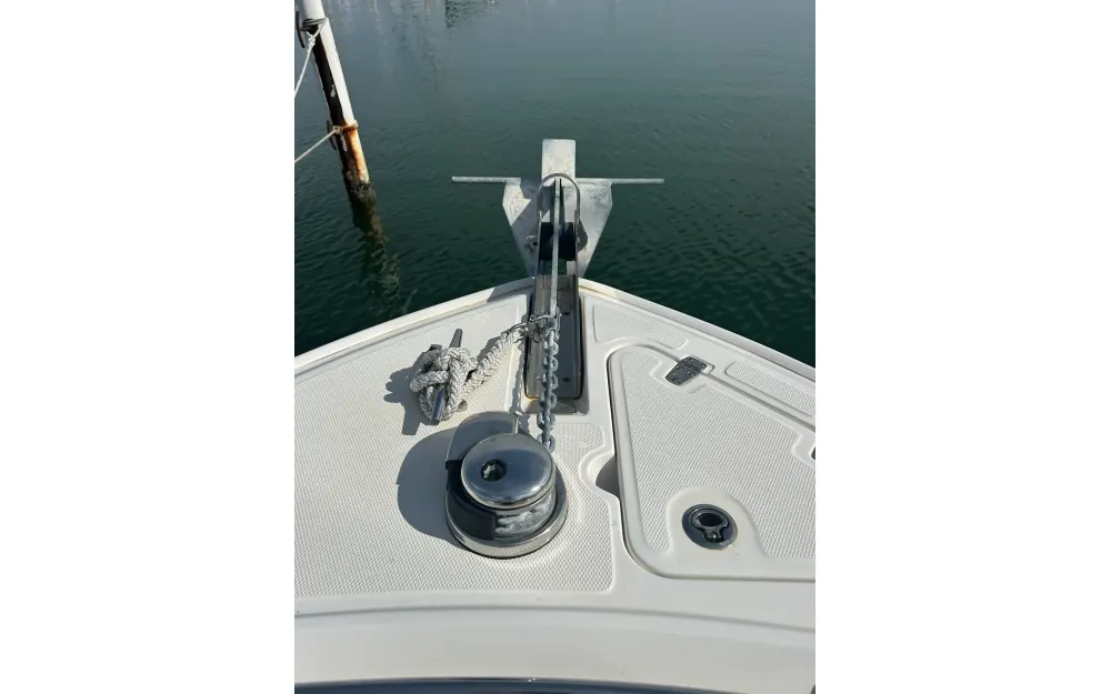 slider 5 Boston Whaler  230 Outrage