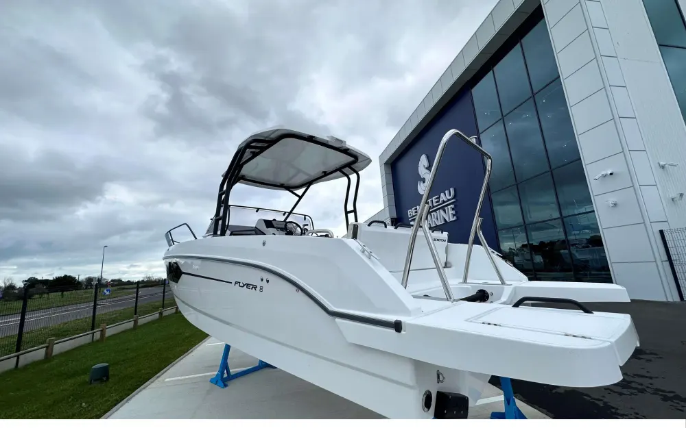 slider 1 Beneteau Flyer 8 SUNdeck V2