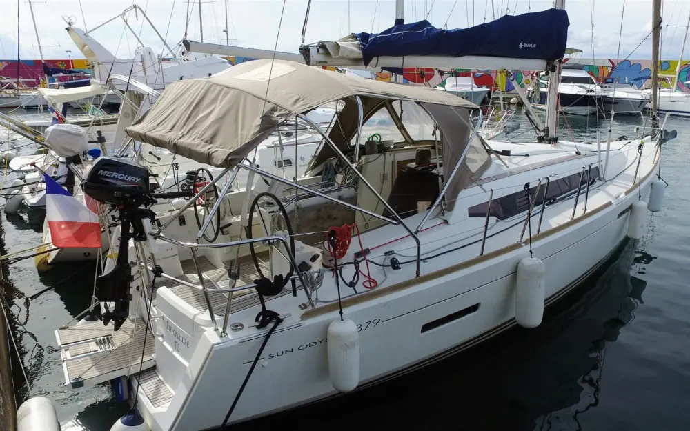 slider 1 Jeanneau Sun Odyssey 379