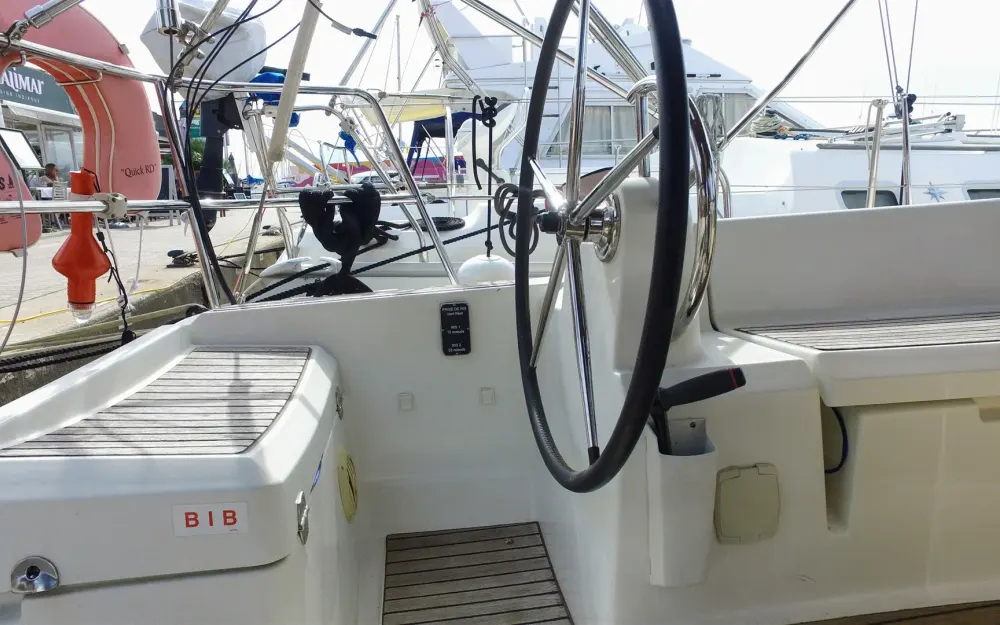 slider 4 Jeanneau Sun Odyssey 379