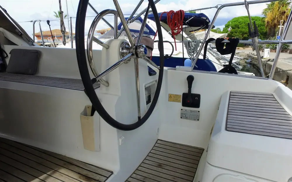 slider 5 Jeanneau Sun Odyssey 379