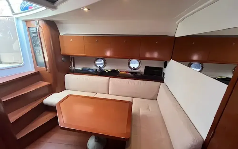slider 10 Beneteau Gran Turismo 38