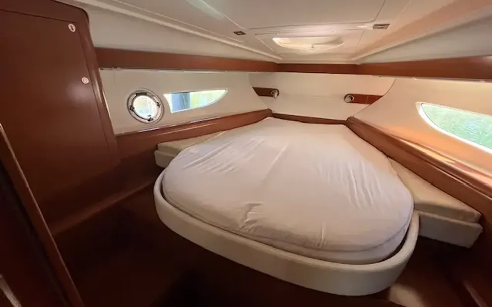 slider 12 Beneteau Gran Turismo 38