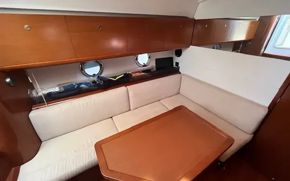 slider 2 Beneteau Gran Turismo 38