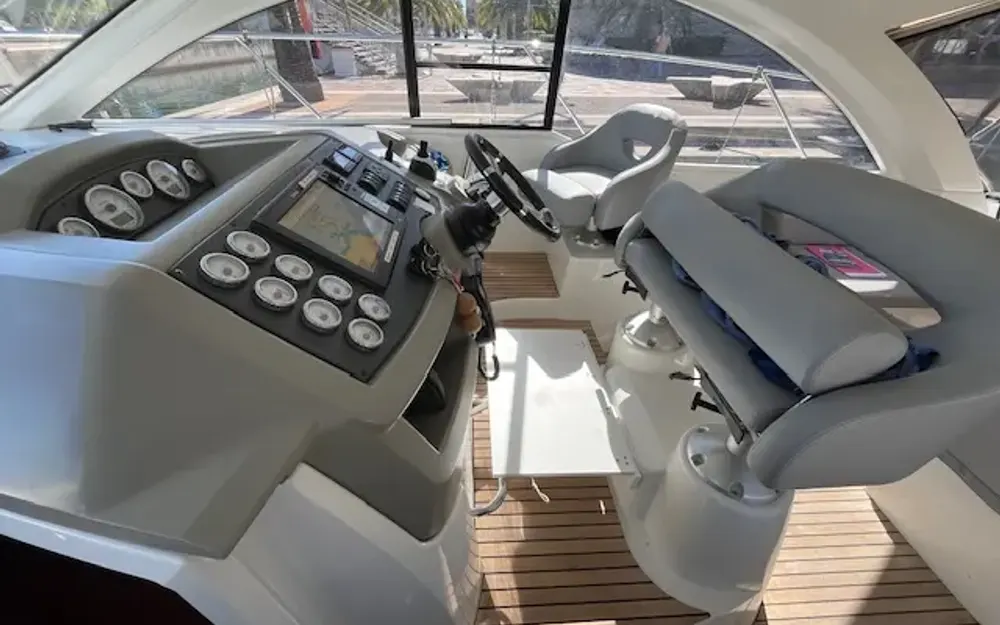 slider 6 Beneteau Gran Turismo 38