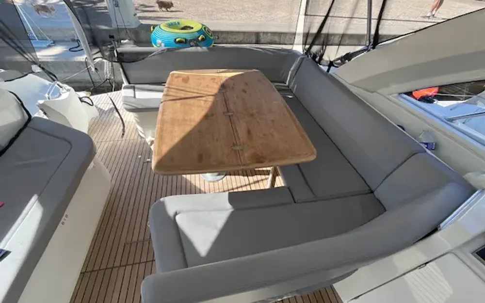 slider 8 Beneteau Gran Turismo 38