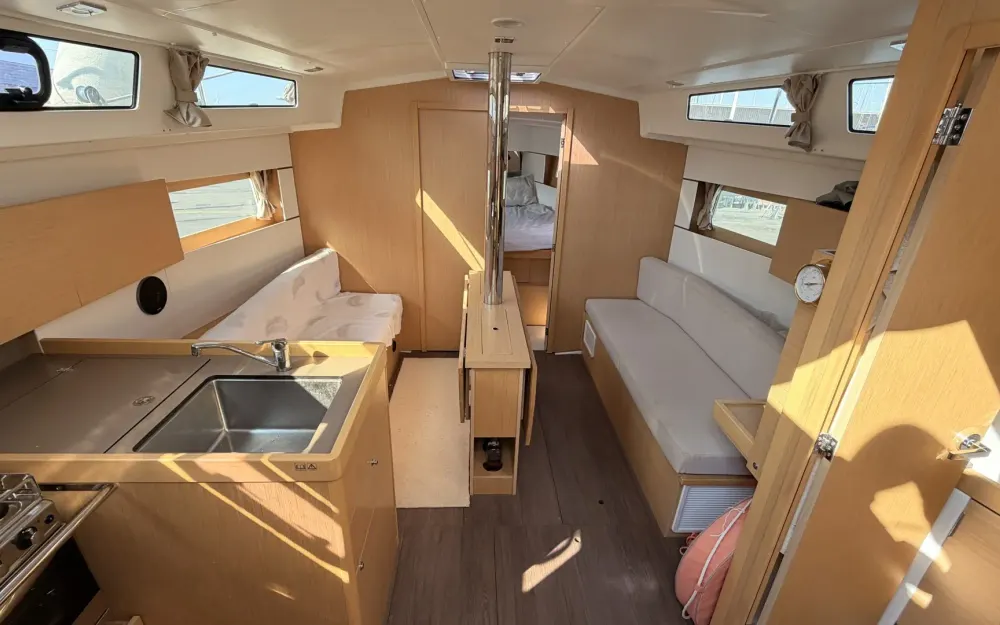 slider 2 Beneteau Oceanis 38.1