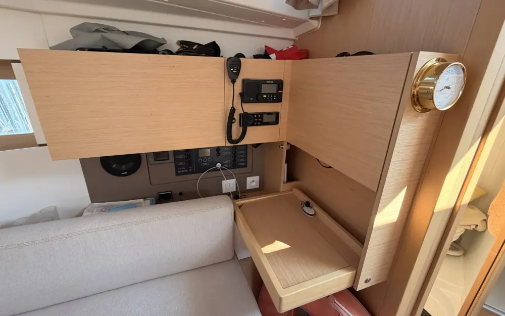 slider 5 Beneteau Oceanis 38.1