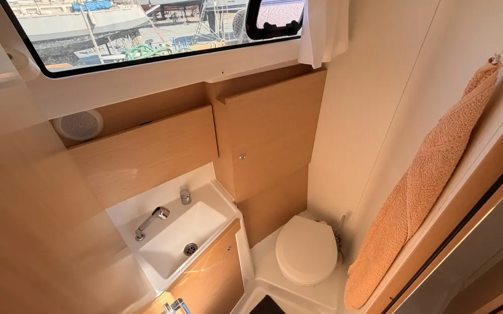 slider 6 Beneteau Oceanis 38.1
