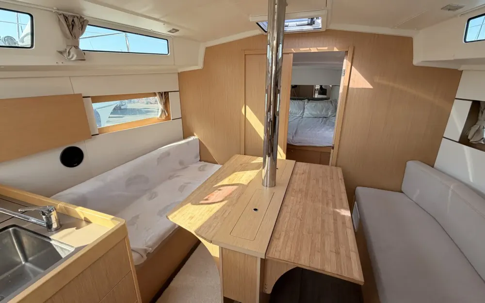 slider 7 Beneteau Oceanis 38.1