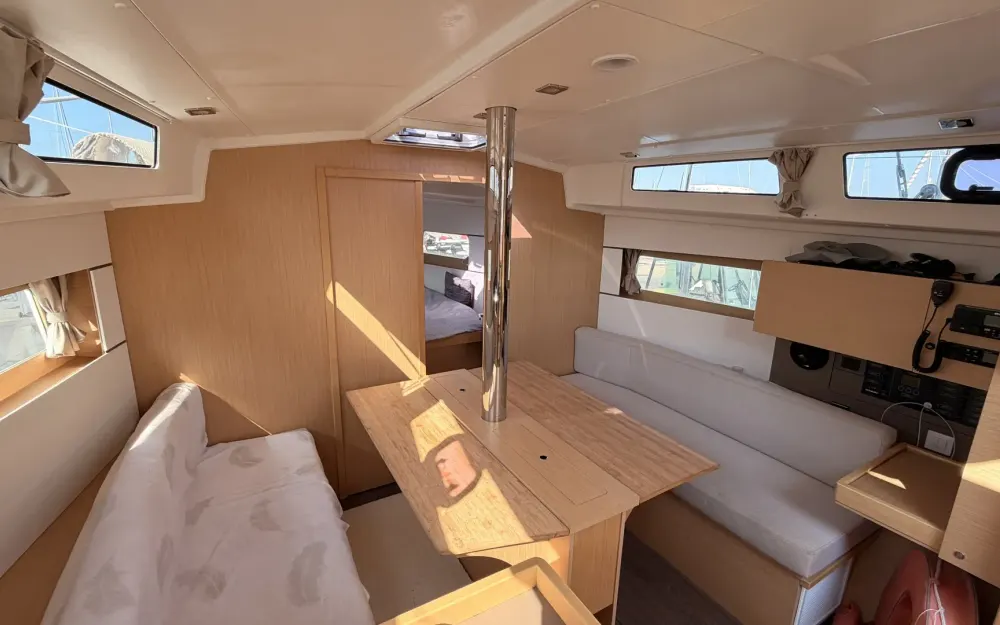 slider 8 Beneteau Oceanis 38.1