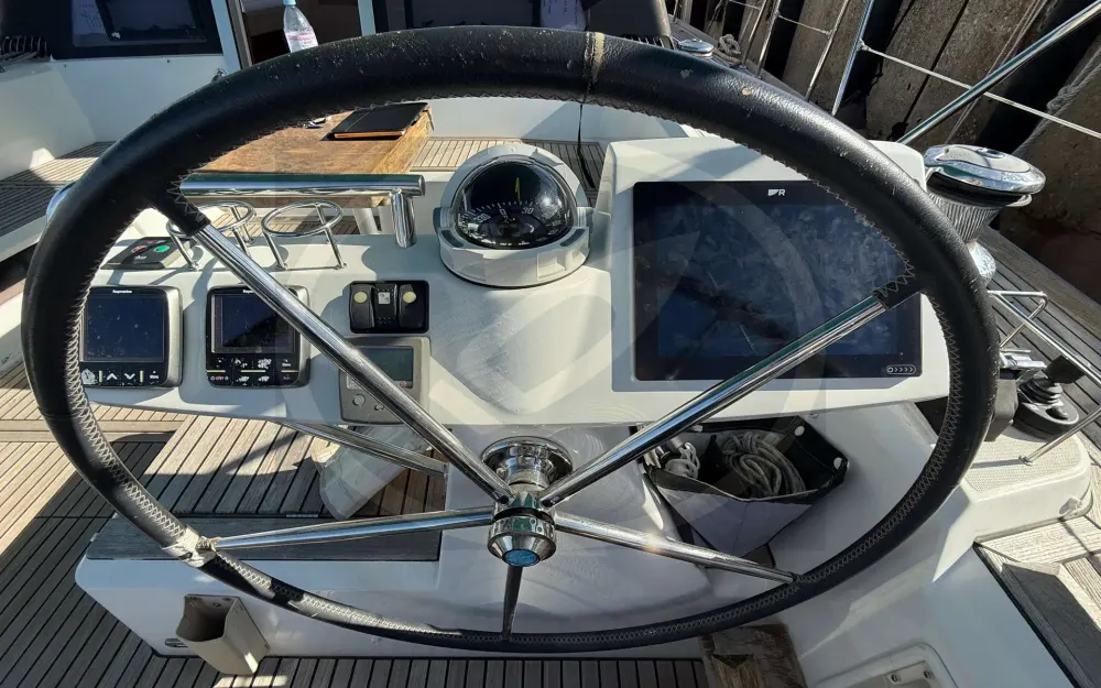 slider 10 Beneteau Sense 50