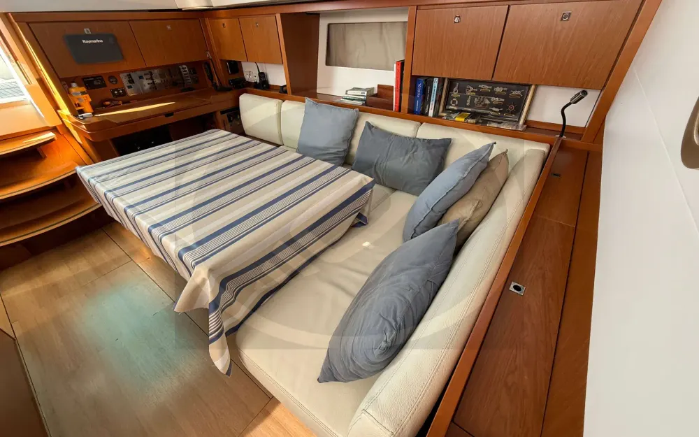 slider 28 Beneteau Sense 50