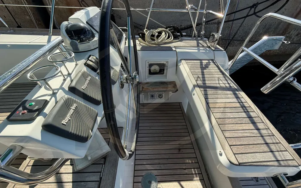 slider 8 Beneteau Sense 50