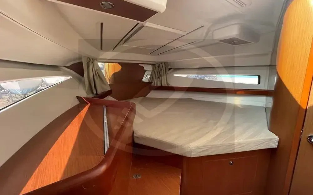 slider 27 Beneteau Antares 8.80
