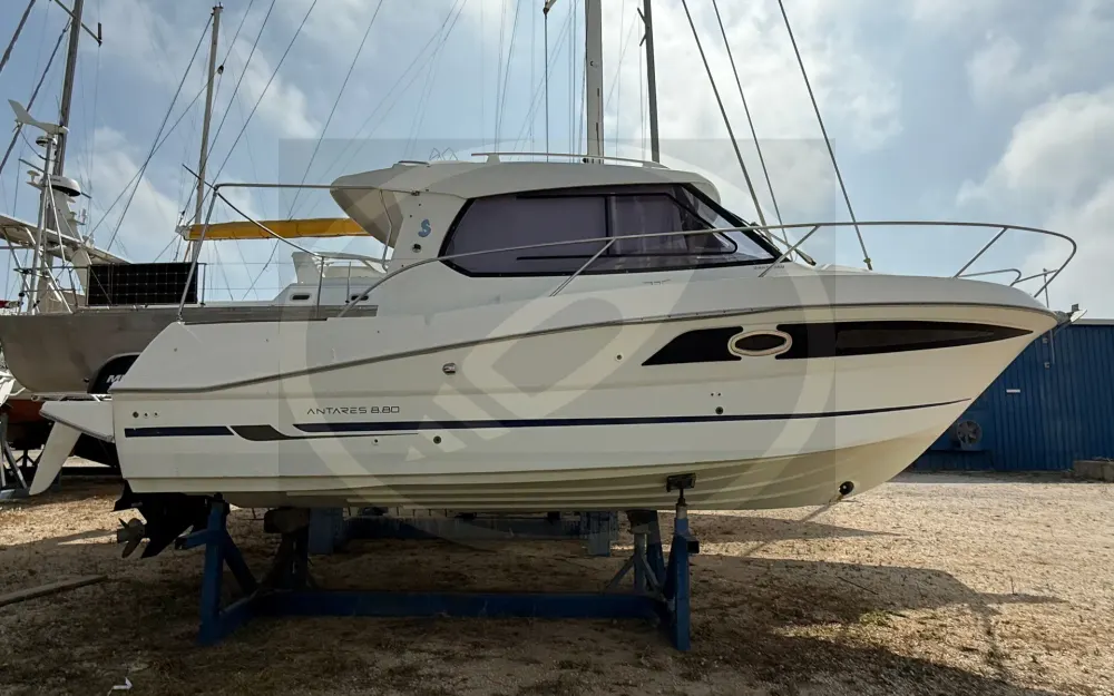 slider 5 Beneteau Antares 8.80