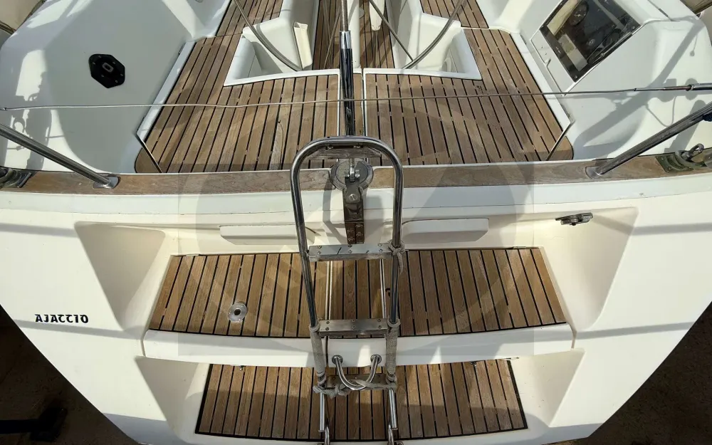 slider 1 Jeanneau Voyage 12.50
