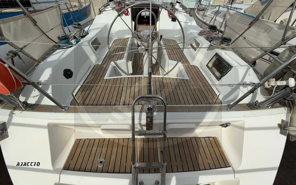 slider 2 Jeanneau Voyage 12.50