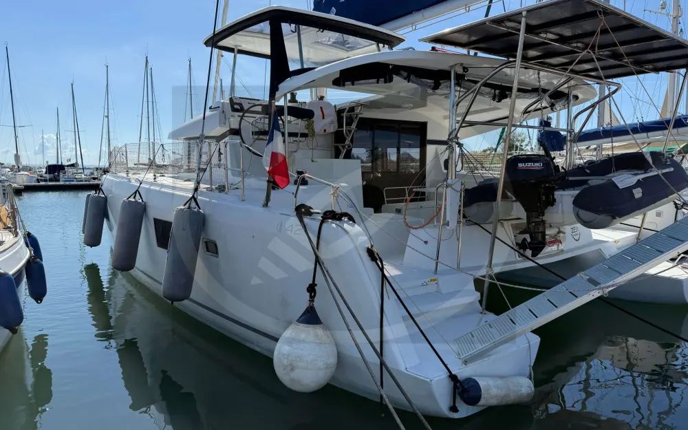 slider 1 Cnb Lagoon 42