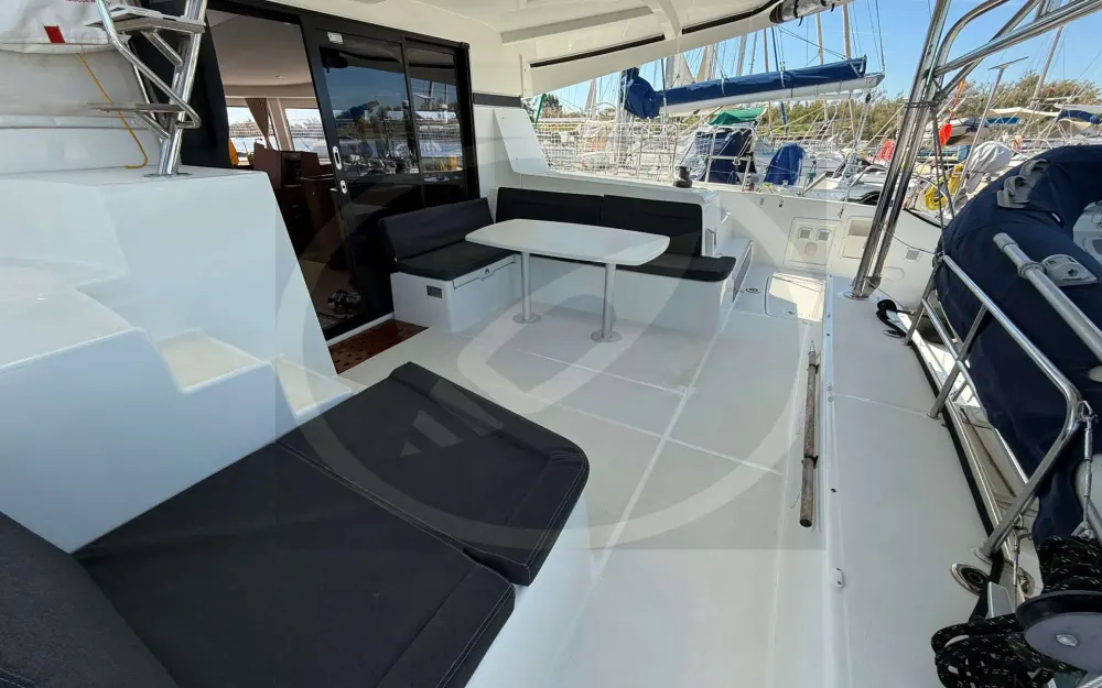 slider 6 Cnb Lagoon 42