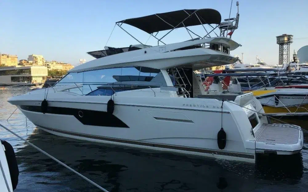 slider 0 Prestige Yachts 520 Fly