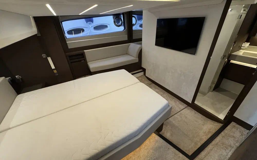 slider 12 Prestige Yachts 520 Fly