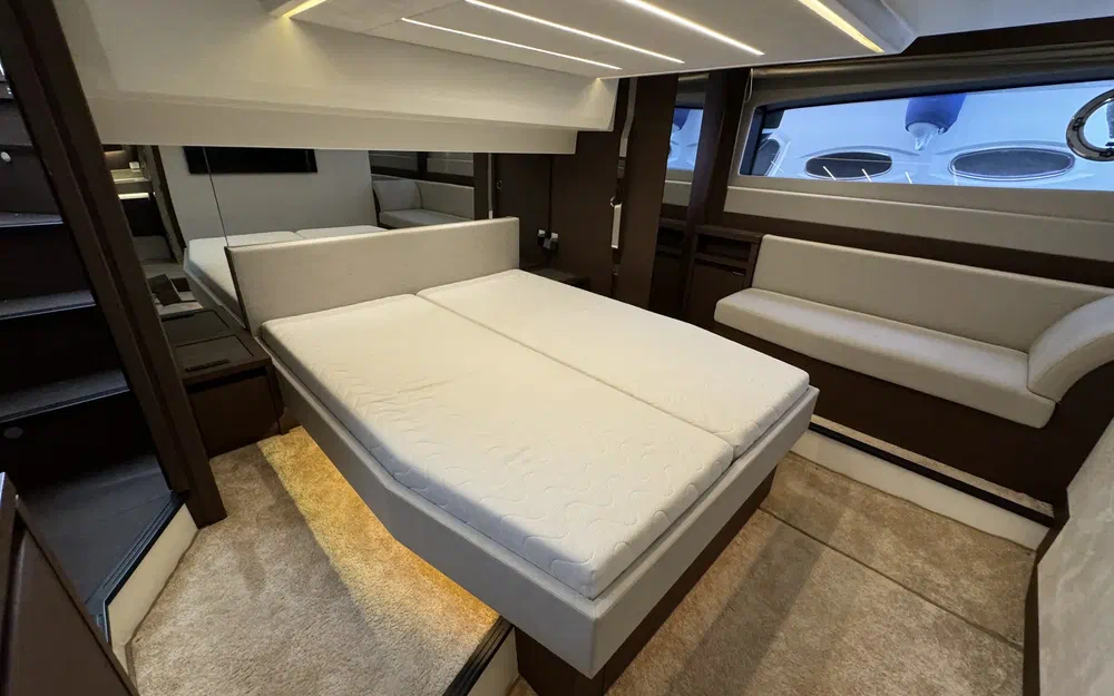slider 13 Prestige Yachts 520 Fly