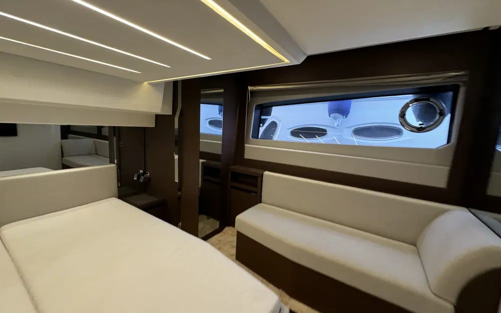 slider 14 Prestige Yachts 520 Fly