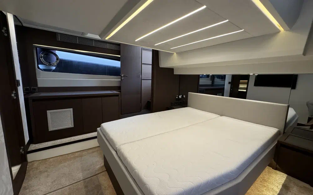slider 15 Prestige Yachts 520 Fly
