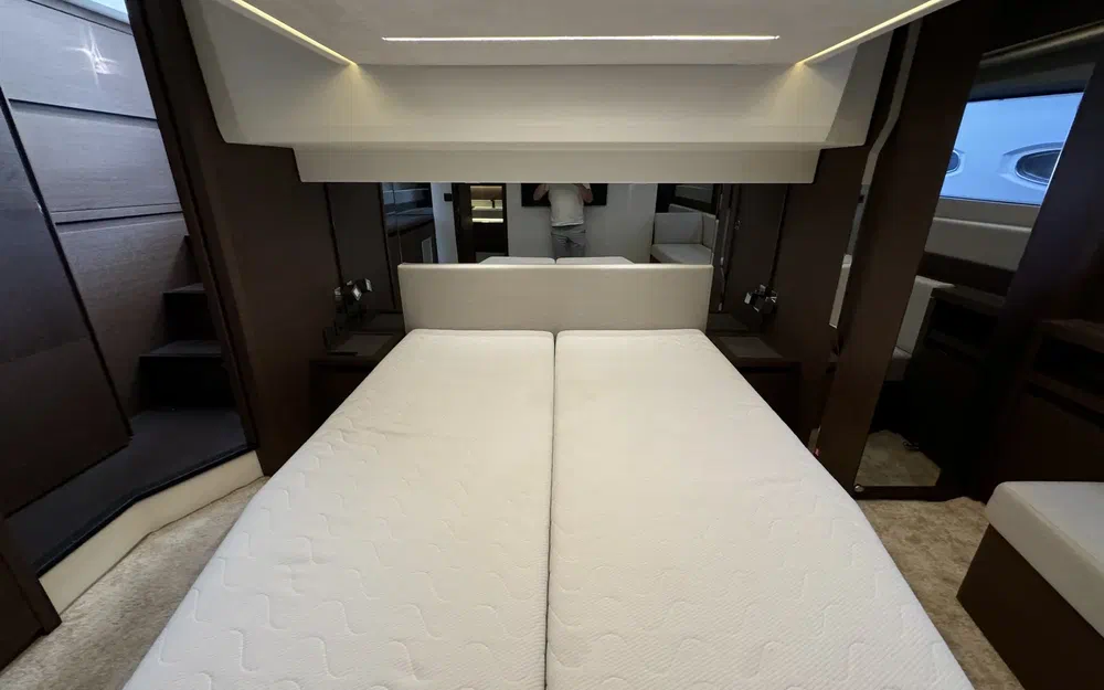 slider 16 Prestige Yachts 520 Fly