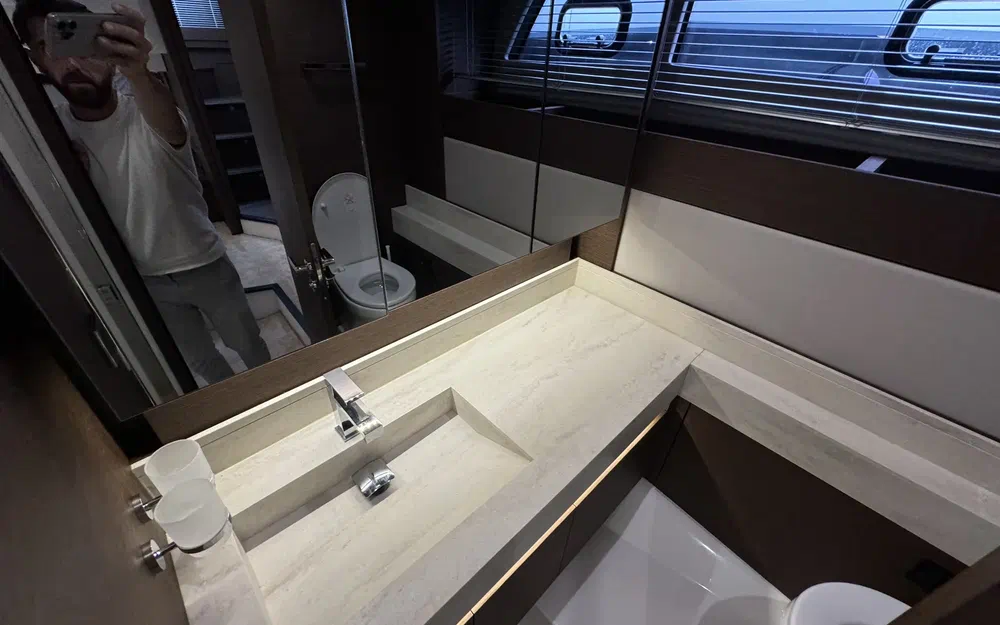 slider 18 Prestige Yachts 520 Fly