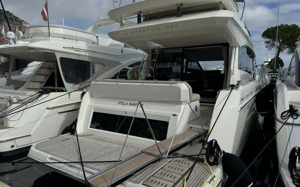 slider 1 Jeanneau Prestige 520Fly