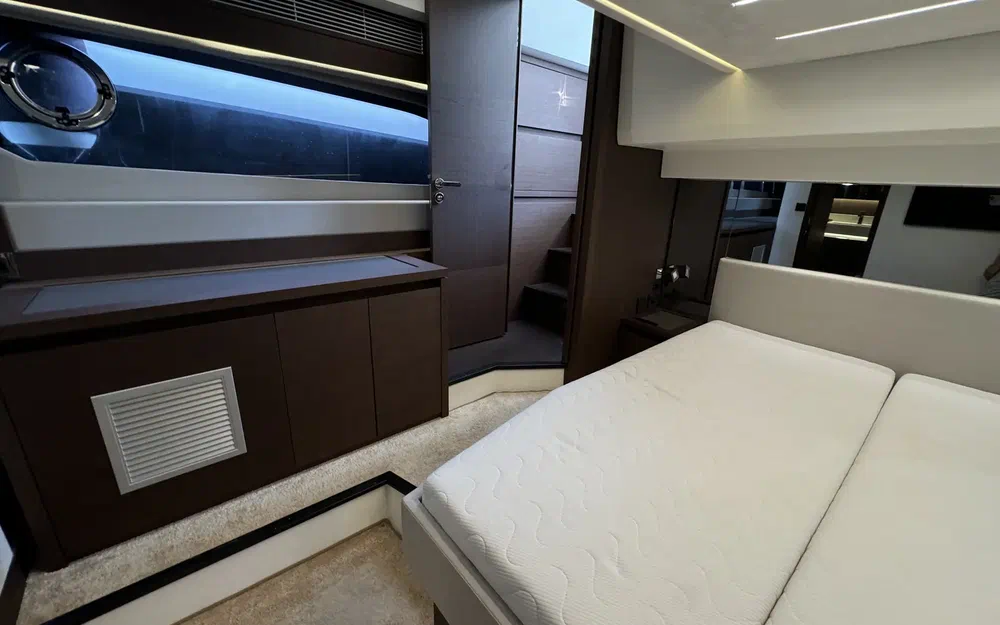 slider 20 Prestige Yachts 520 Fly