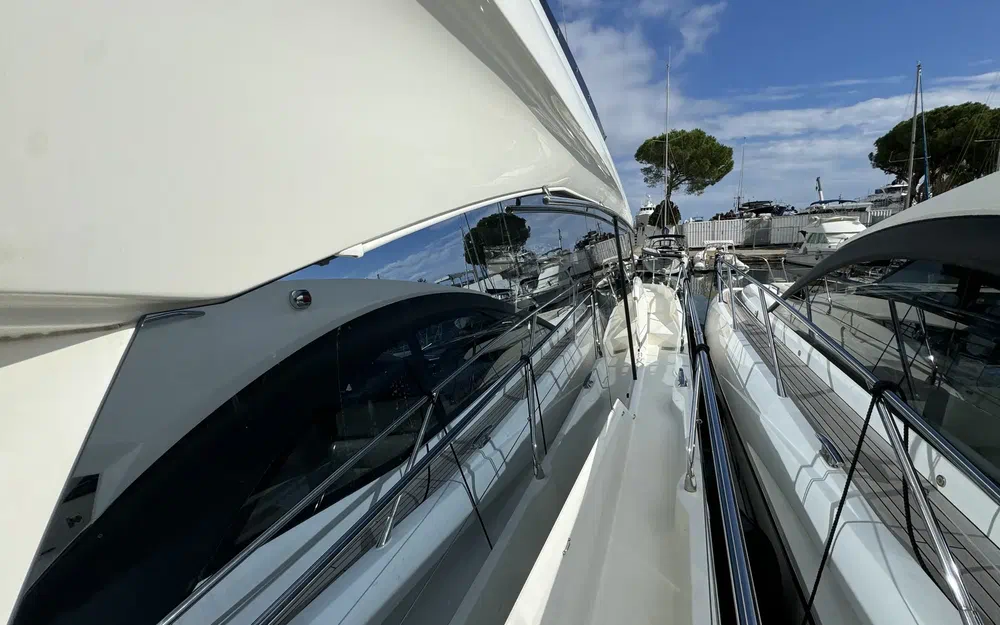 slider 21 Prestige Yachts 520 Fly