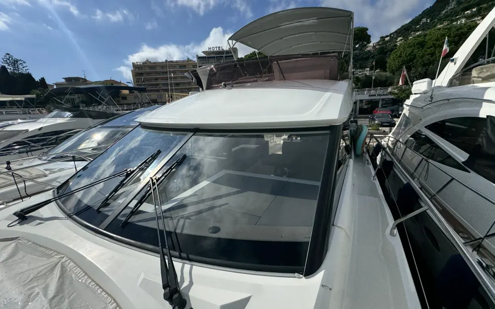 slider 24 Jeanneau Prestige 520Fly