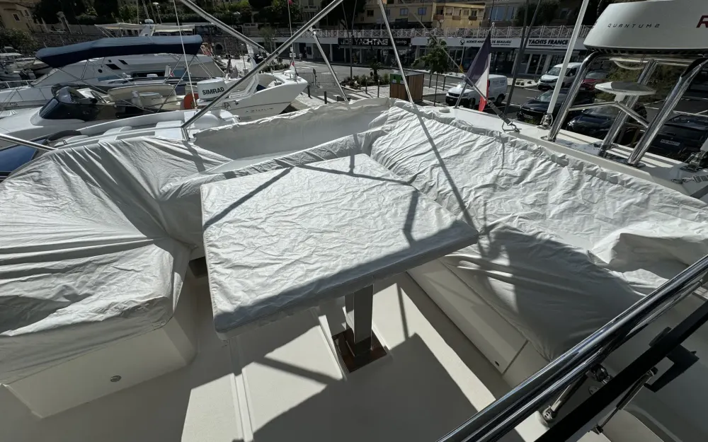 slider 26 Jeanneau Prestige 520Fly