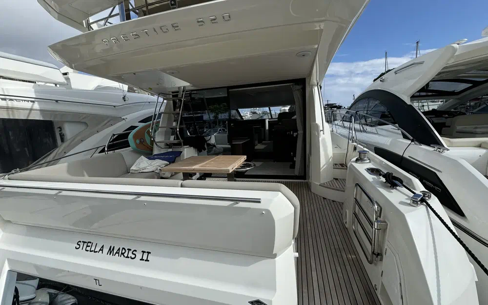 slider 2 Prestige Yachts 520 Fly