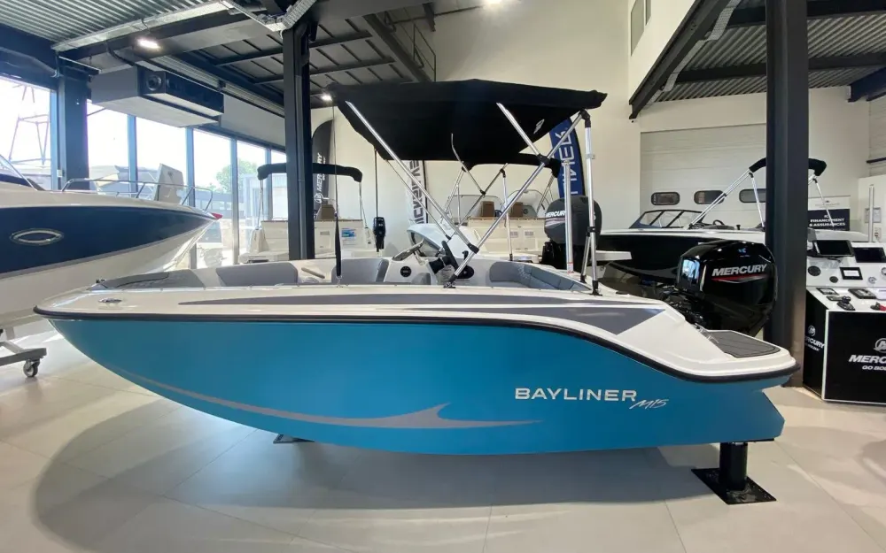 slider 2 Bayliner Element M15