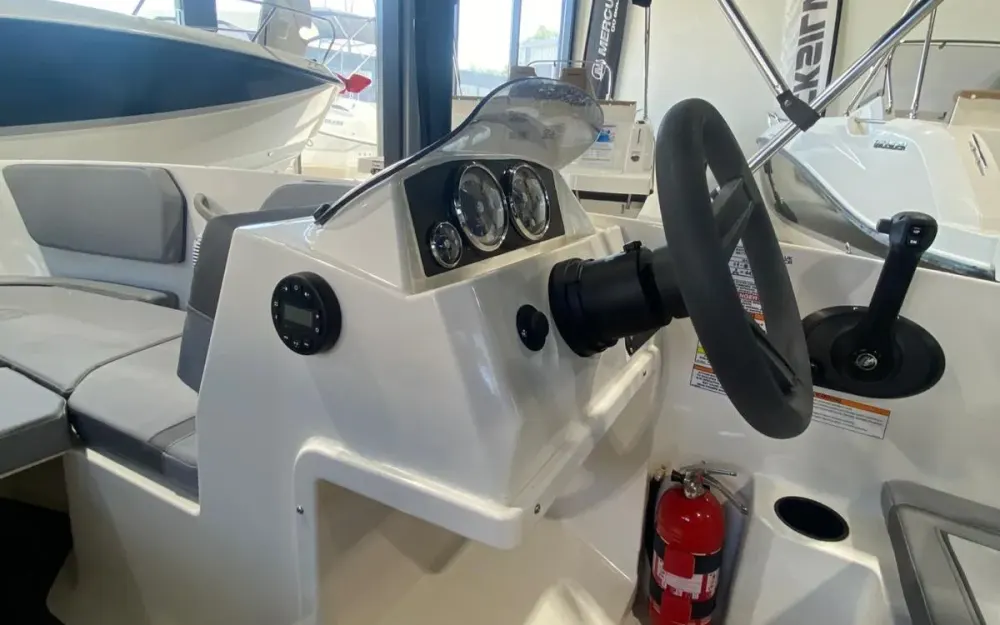 slider 6 Bayliner Element M15