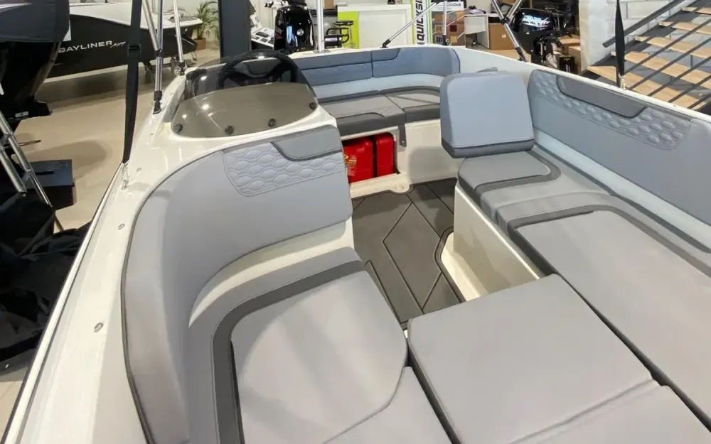 slider 9 Bayliner Element M15
