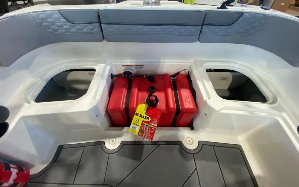 slider 8 Bayliner Element M15